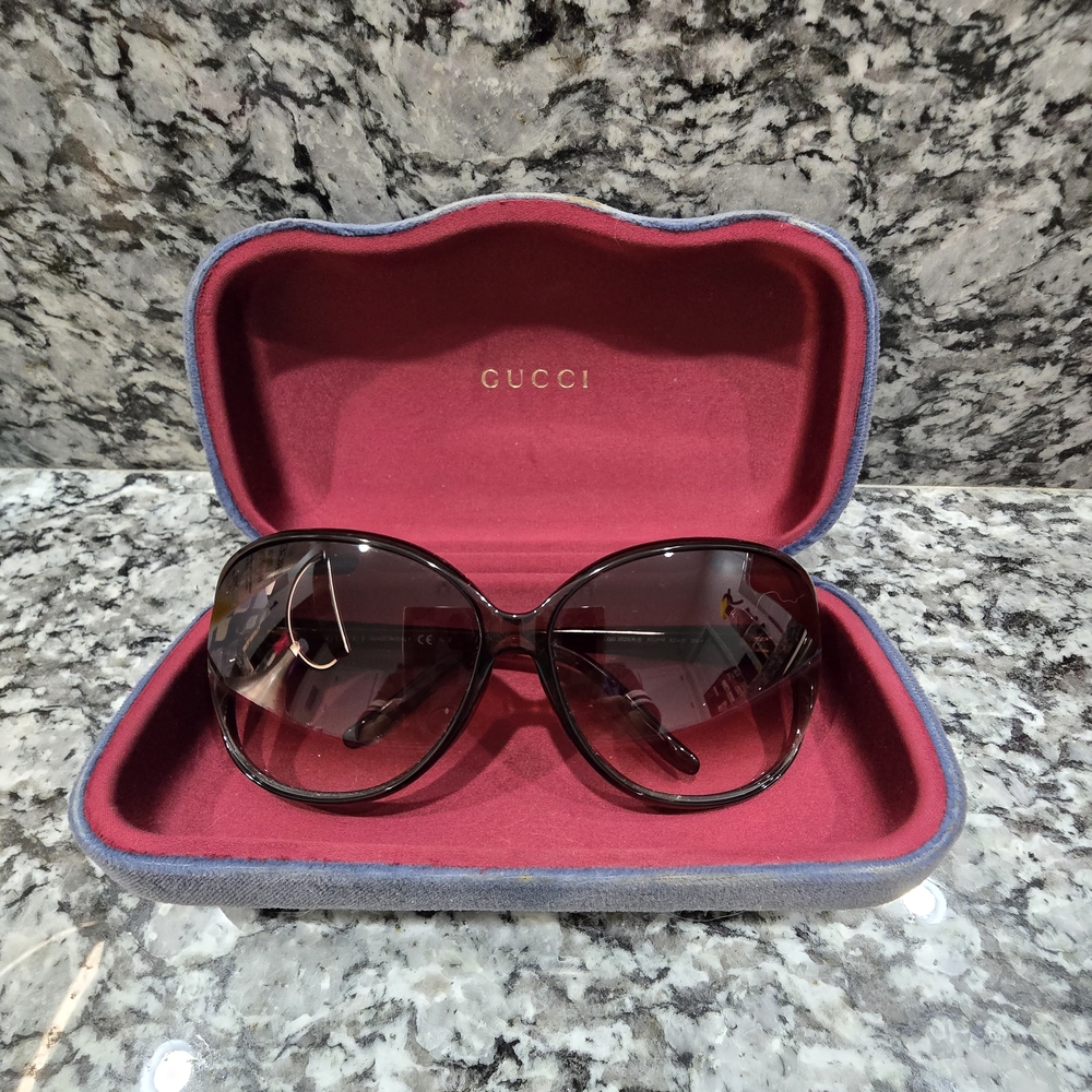Gucci Women's Oversized Butterfly Sunglasses With Interlocking G Heart - Picture 6 of 6